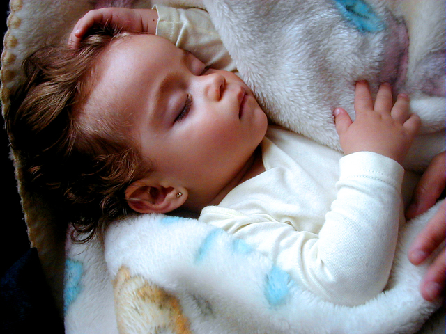 Tips Mengatasi Anak Kejang I Img: freeimages.com