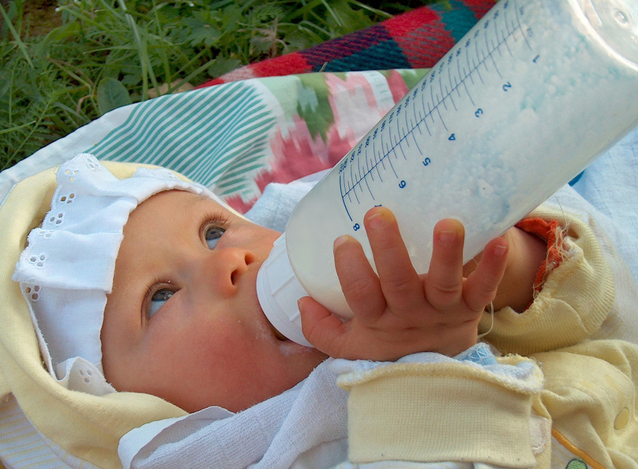 Ilustrasi Botol Bayi I img; freeimages.com